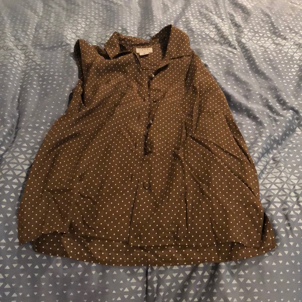 Sleeveless button up blouse